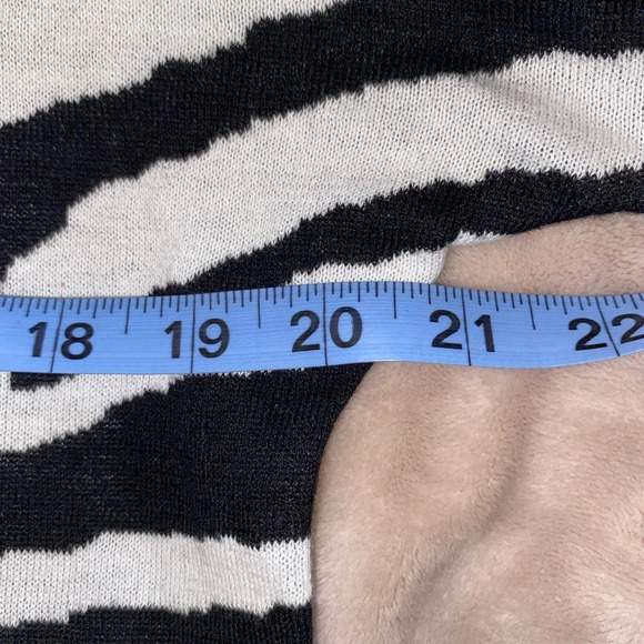 Express Zebra Animal Print Black White Stripes Cotton Pullover Sweater - Picture 5 of 8